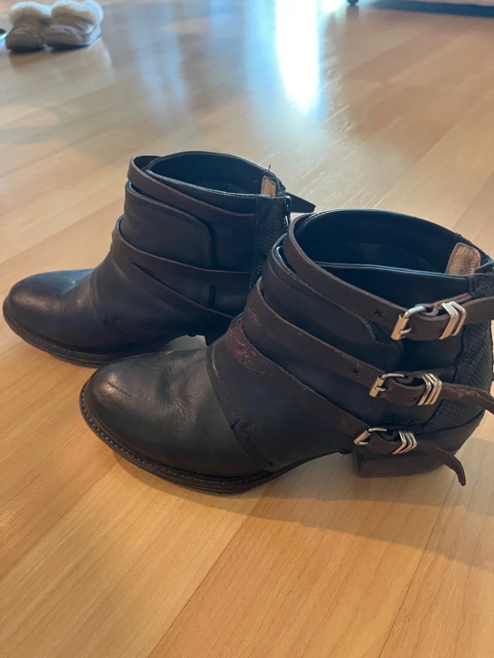 Freebird Mateo women’s ankle boots - Picture 2 of 5